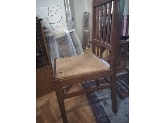 Πωλούνται 2 καρέκλες